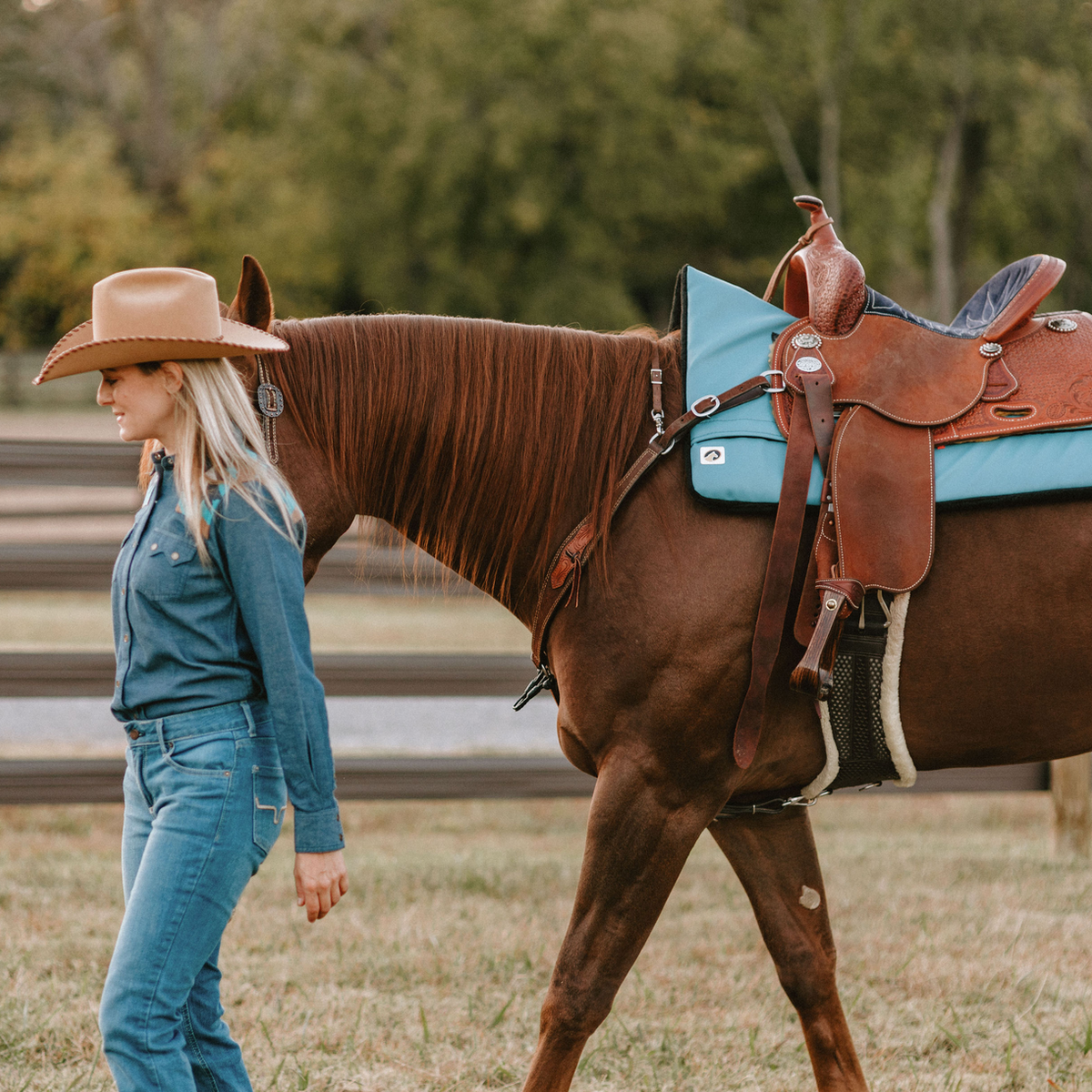 Ecogold Fortech Western Saddle pad - steel blue lifestyle Western saddle pad - Ecogold Western Saddle Pad Burgundy